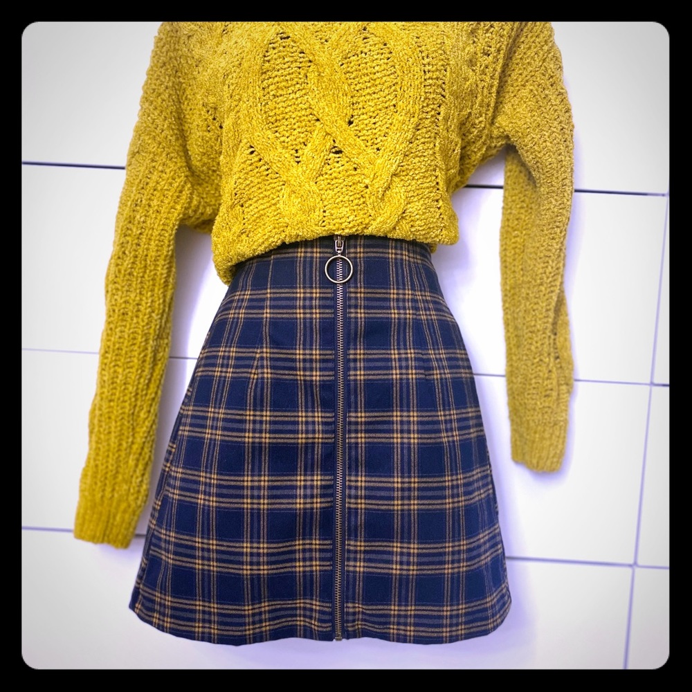 Plaid mini skirt